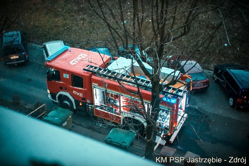 Pożar w bloku na Wielopolskiej w Jastrzębiu-Zdroju....