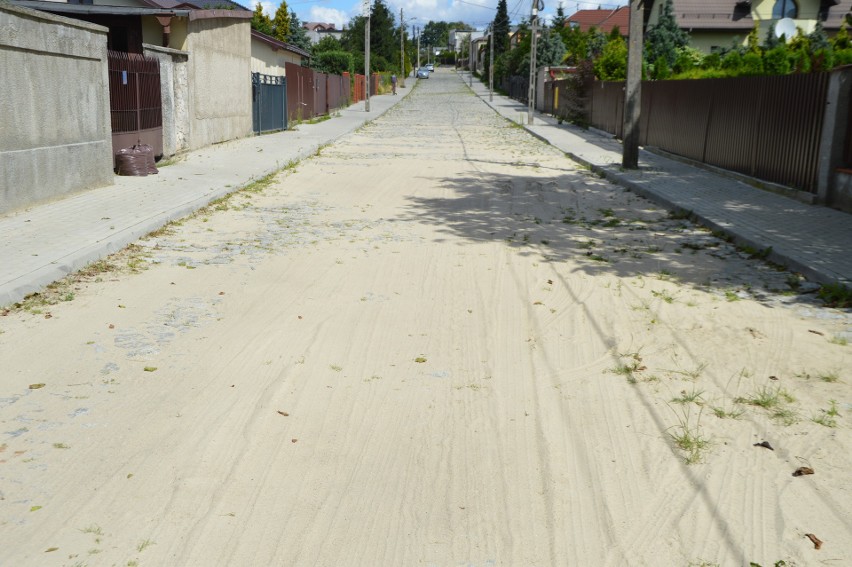 Dzika plaża na środku ulicy Solnej w Zgierzu? Radny miejski zwraca uwagę na problem