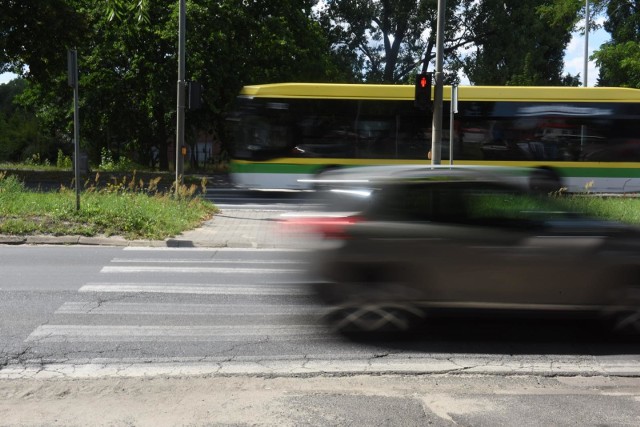 Dzięki pieniądzom będzie można wybudować nowe przejście lub zmodernizować istniejące - dodać m.in.  oświetlenie, chodniki czy ciągi pieszo-rowerowe.