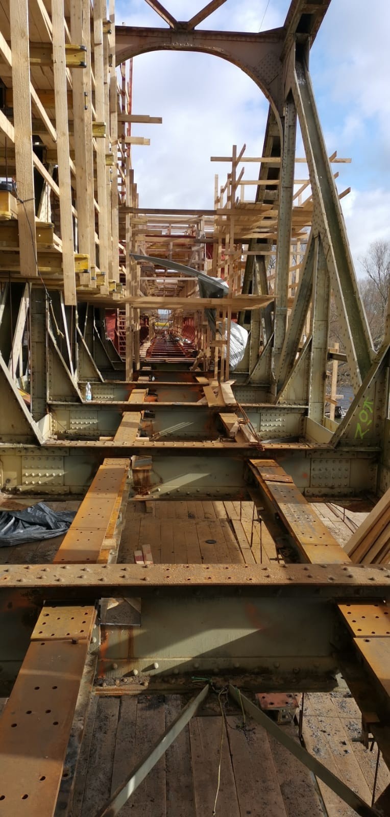 Remont mostu kolejowego nad Wartą w Kostrzynie idzie pełną...