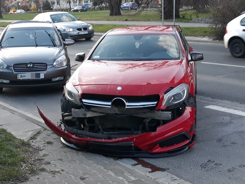 Wypadek i duże utrudnienia na obwodnicy śródmiejskiej [ZDJĘCIA]