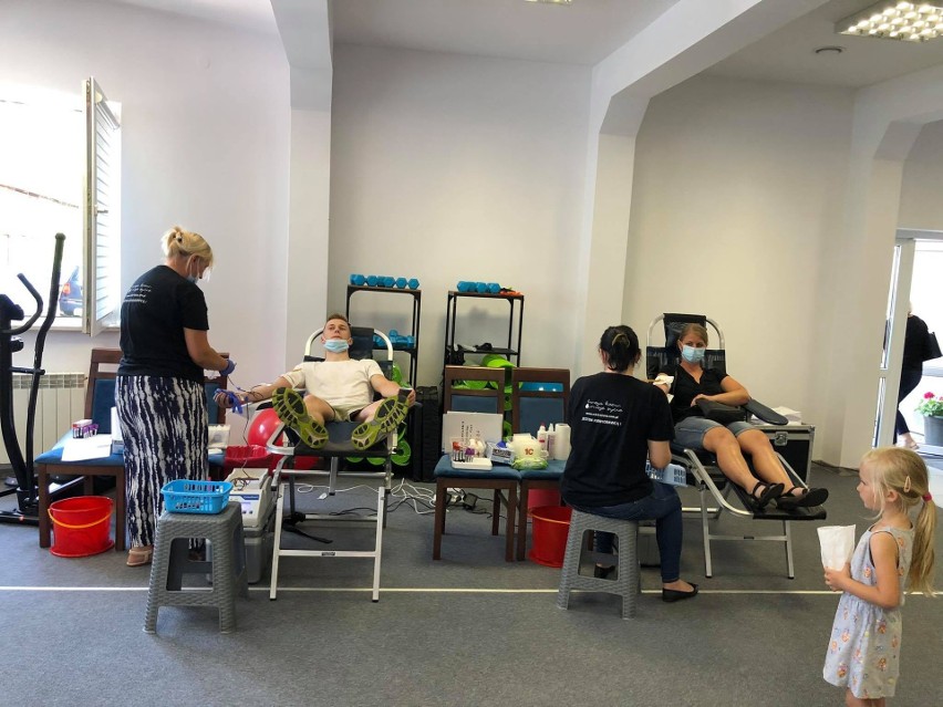 Udana zbiórka krwi w Skalbmierzu. 39 osób oddało ponad 17 litrów! [ZDJĘCIA]