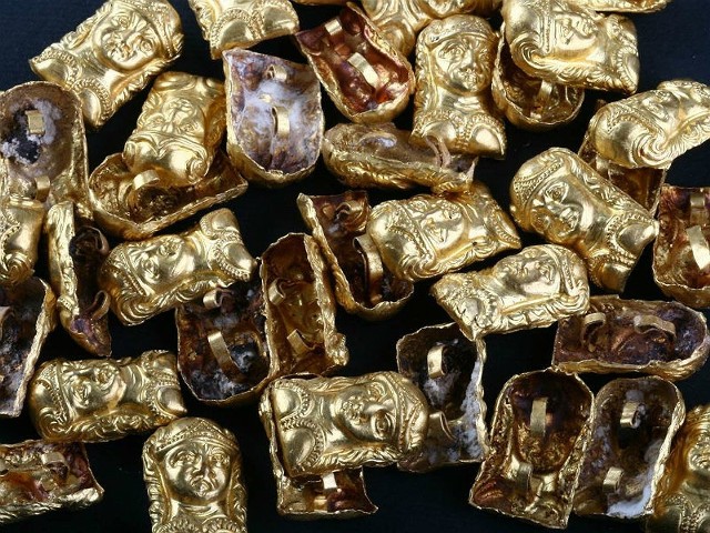 Skarb pochodzi sprzed 2,4 tys. lat. Odkryto dwa kilogramy różnych przedmiotów ze złota.