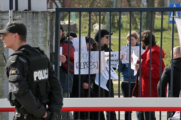 30 osób z Federacji Anarchistycznej i Kampanii Przeciw...