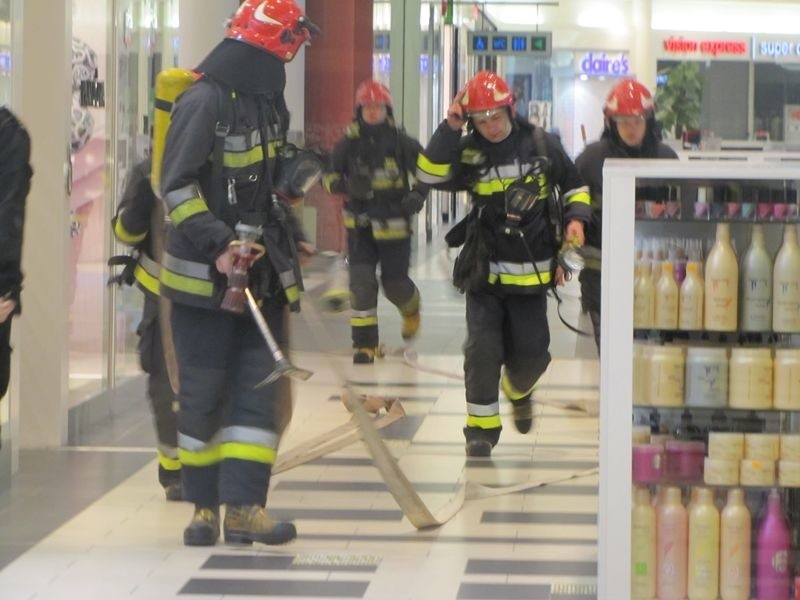 Radomscy strażacy ćwiczyli na wypadek akcji w Galerii...