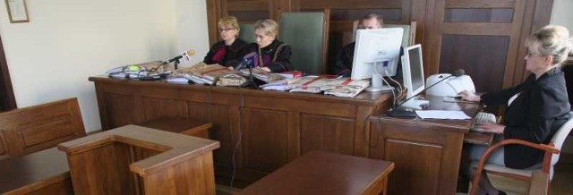 Sąd Okręgowy w Kielcach uznał ordynatora ortopedii kieleckiego szpitala wojewódzkiego za winnego korupcji. Lekarza nie było na ogłoszeniu wyroku.
