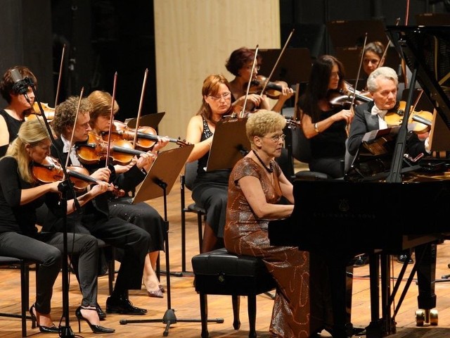 Wczoraj w sali filharmonii z orkiestrą Sinfonia Baltica zagrali pianiści Monika Sikorska-Wojtacha (na zdjęciu) i Hubert Salwarowski, a potem Filip Wojciechowski Trio i gościnnie Henryk Miśkiewicz.