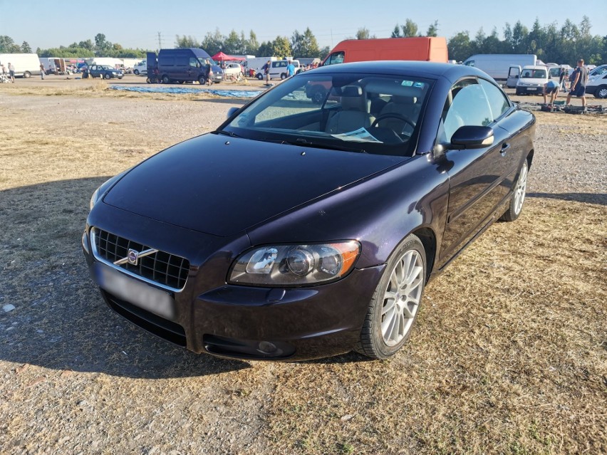 Volvo C70 z 2006 roku. Silnik 2,4 benzyna o mocy 125 KM....