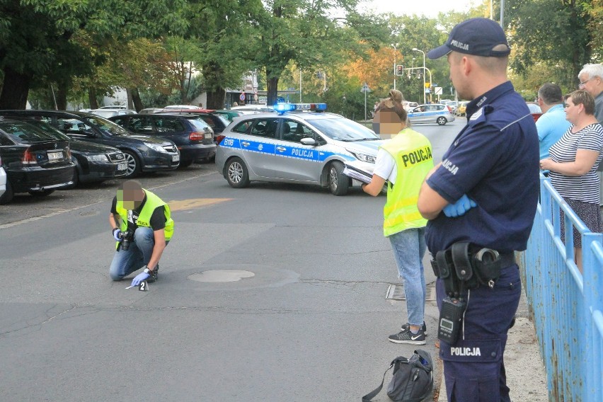 Napad na bank na Popowicach. Policjanci użyli broni 