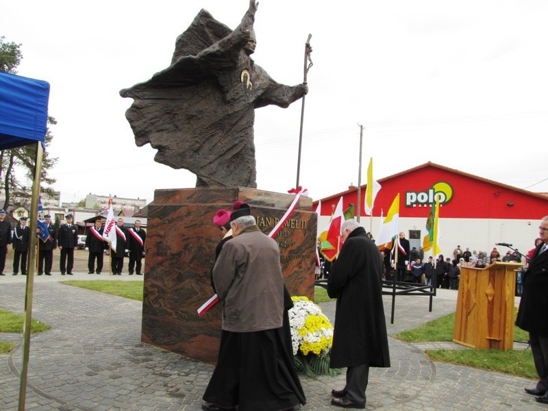 Pomnik Jana Pawla II w Malkini odsloniety