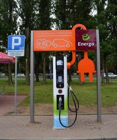 Energa uruchomiła kolejny punkt ładowania samochodów elektrycznych w Trójmieście