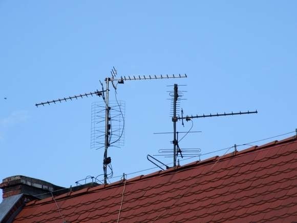 Z Chrzelic nadawane są trzy multipleksy naziemnej telewizji cyfrowej.