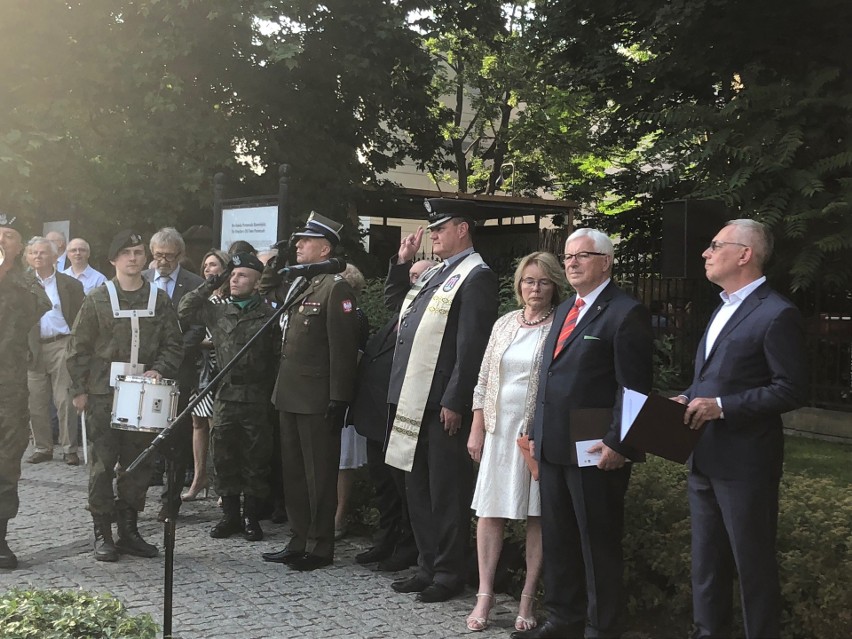  We Wrocławiu stoi już pomnik z okazji 100-lecia niepodległości. To popiersie Paderewskiego (ZDJĘCIA)