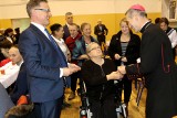 Nowy Sącz. Opłatek niepełnosprawnych z błogosławieństwem biskupa i życzeniami prezydenta miasta