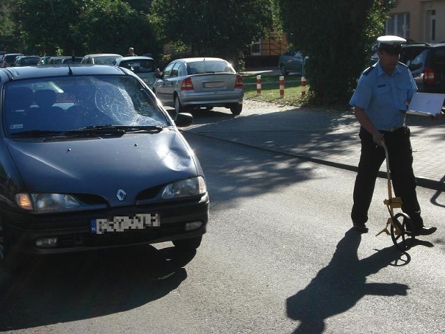 Osobowe renault potrąciło 62-letniego mężczyznę