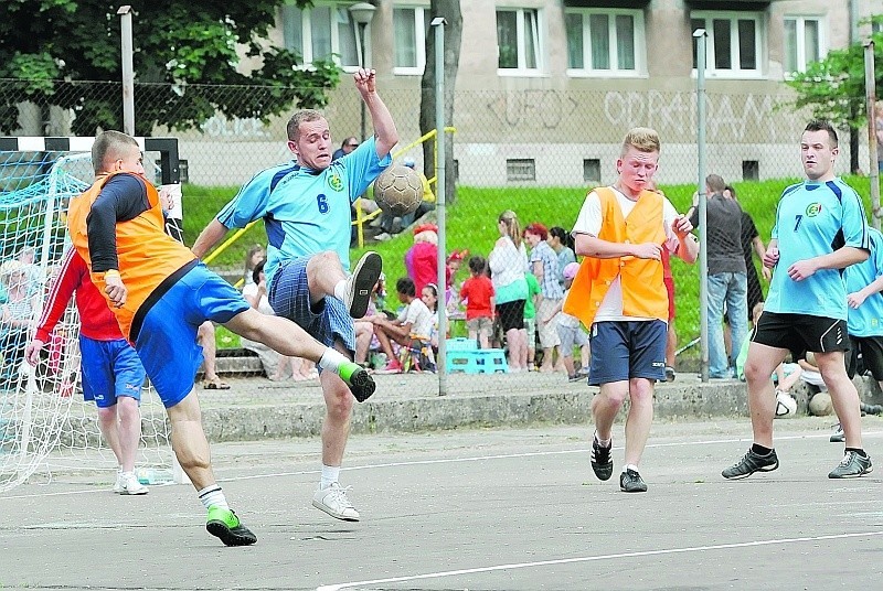 Boisko "Pod Hubą". Niczym na Śląskim w Chorzowie (wideo, zdjęcia)