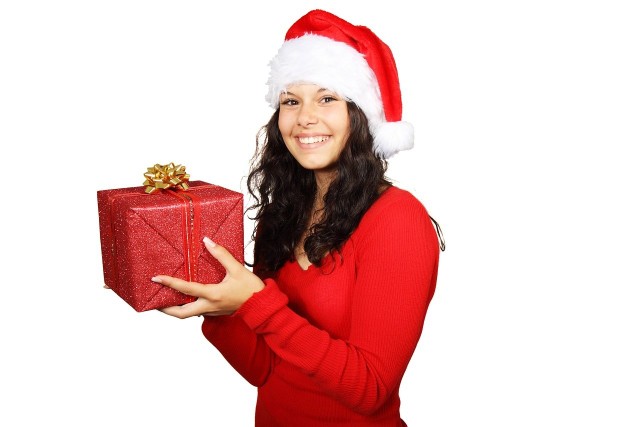 Ponad 40% respondentów czerpie pomysły na prezenty świąteczne  przede wszystkim z Internetu.