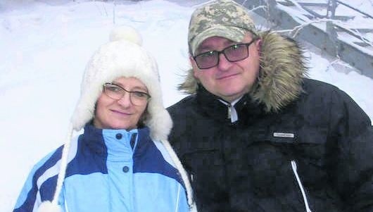  Wojewoda Agata Wojtyszek z mężem Michałem na zimowym spacerze w Górach Świętokrzyskich.