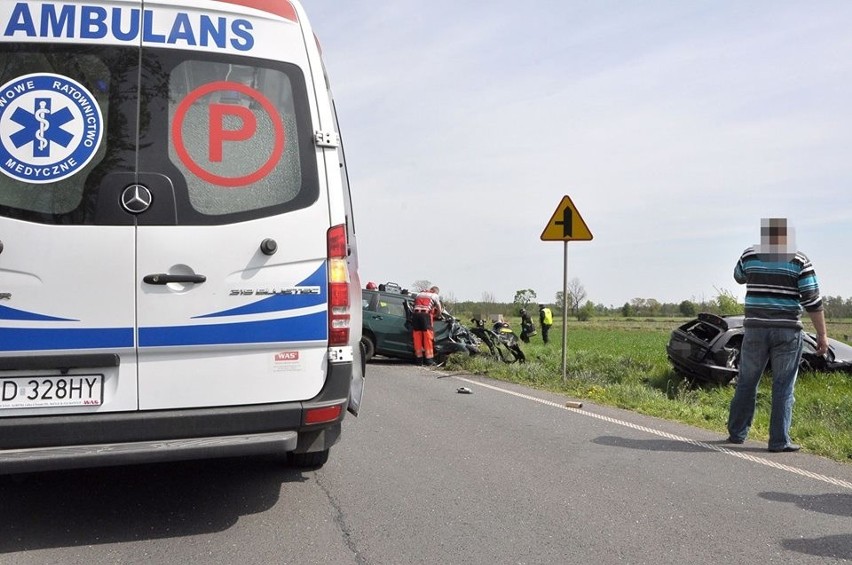 - Doszło do zderzenia dwóch samochodów, a w wyniku tego...