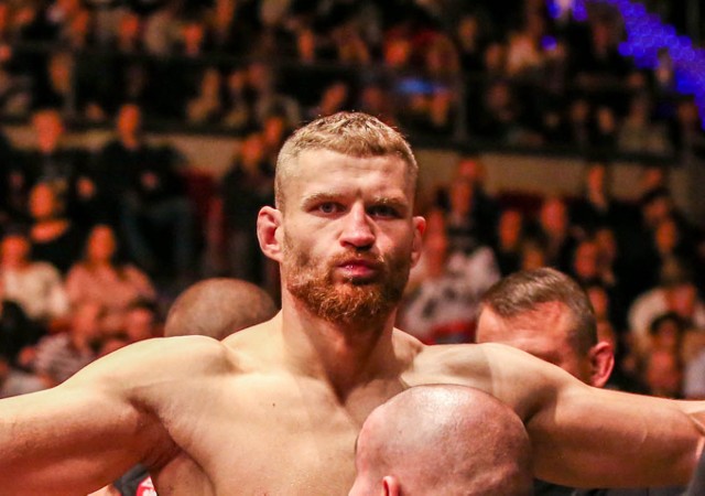 Walka Jan Błachowicz vs. Thiago Santos podczas UFC w Pradze odbędzie się na dystansie 5 rund. Transmisja z gali na żywo w kanale sportowym Polsatu oraz online