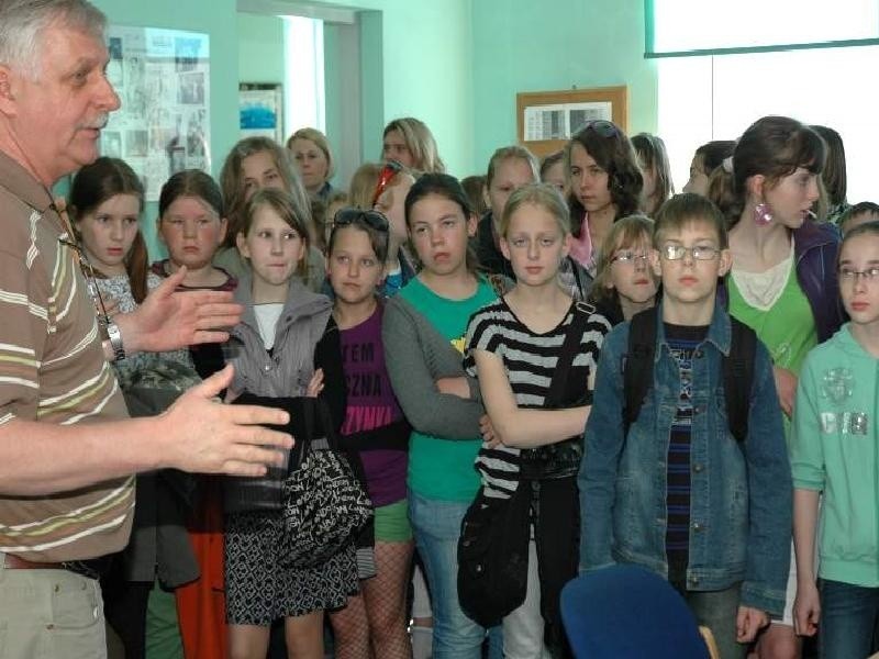 Uczniowie z wizytą w redakcji Gazety Pomorskiej i Radia GRA [zdjęcia]