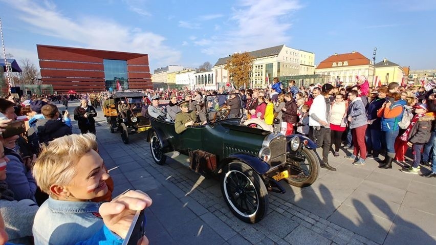 Radosna Parada Niepodległości przeszła przez Wrocław [ZDJĘCIA]