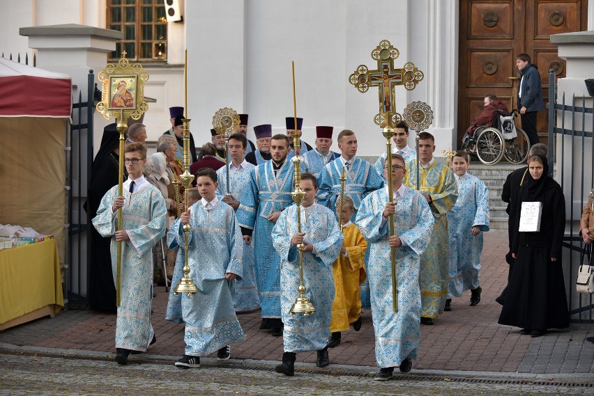 W środę późnym popołudniem do cerkwi św. Mikołaja w...