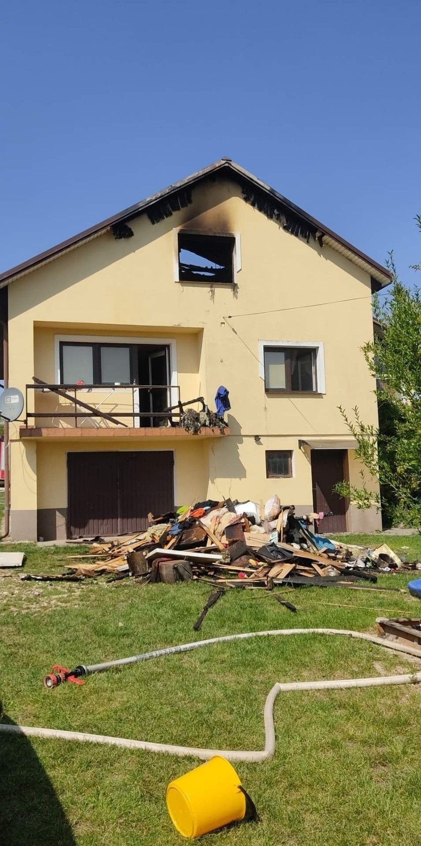 Dramat młodej mieszkanki Wolicy, w gminie Chęciny i jej 7-letniego synka. Ich dom płonął jak pochodnia (WIDEO, ZDJĘCIA)