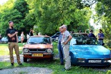 Pasjonaci Gratów zaprosili na rajd klasyków w Proszowicach. To była lekcja historii z zabytkowymi samochodami oraz motocyklami