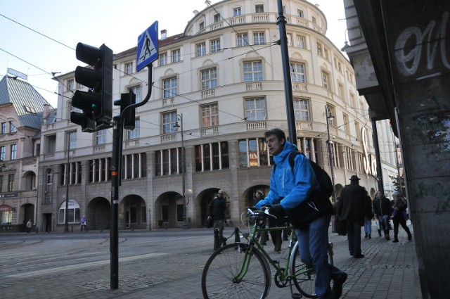 Przypomnijmy, że pierwszy przetarg na sprzedaż kamienicy  odbył się w lipcu ubiegłego roku, ale wtedy nie zgłosił się chętny na kupno budynku.