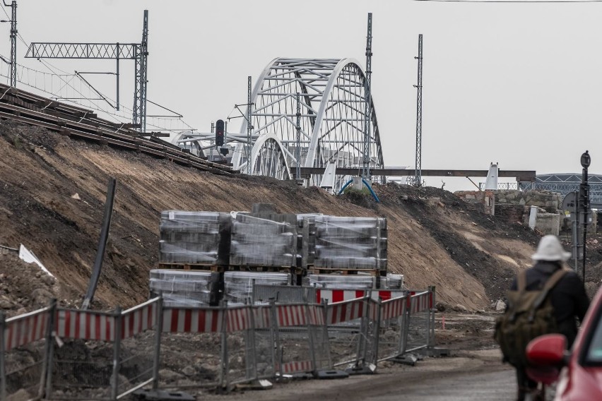 Kraków. Od roku uzgadniają przebudowę wiadukt kolejowy nad ul. Grzegórzecką. Gotowe są estakady między ul. Kopernika i Miodową [ZDJĘCIA]