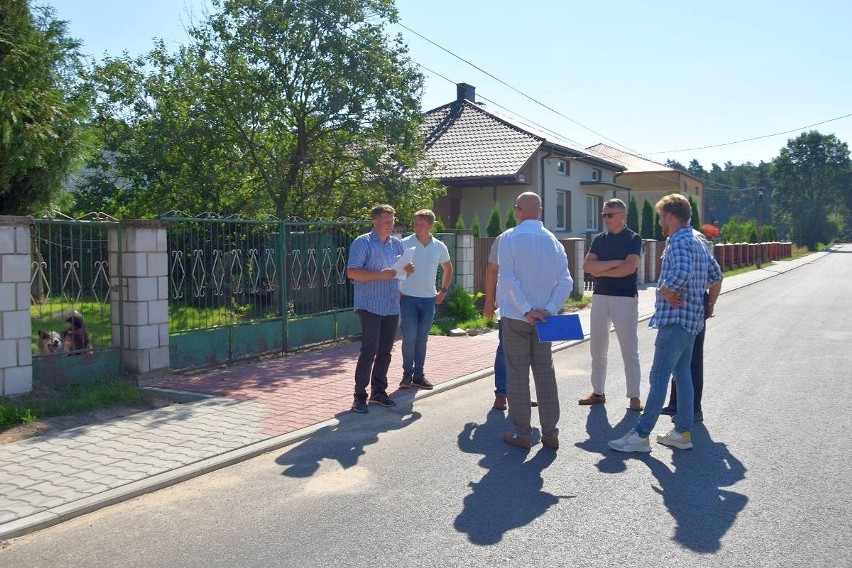 Podczas wizytacji remontowanej drogi w Trębowcu-Krupowie