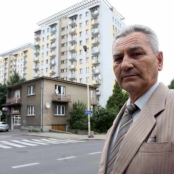 - Po odebraniu sklepowi koncesji na alkohol na naszym osiedlu na pewno będzie spokojniej - mówi Bronisław Wiśniewski, przewodniczący rady Osiedla 1000-Lecia.