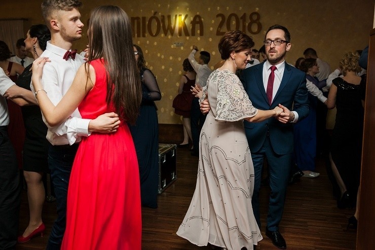 Studniówka 2018. Klasa 3A i 3J z II Liceum Ogólnokształcącego w Nowym Sączu