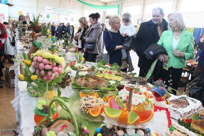 Powiatowa wystawa w Izbicy Kujawskiej. Zobacz najpiękniejsze wielkanocne stoły [zdjęcia]