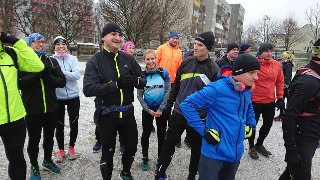 Pierwszy oficjalny trening przed Ultramaratonem Zielonogórskim Nowe Granice przebiegł w zimowej aurze. Śnieg przywitał uczestników już o godz. 8 i towarzyszył im na całym odcinku Zielona Góra - Jarogniewice.