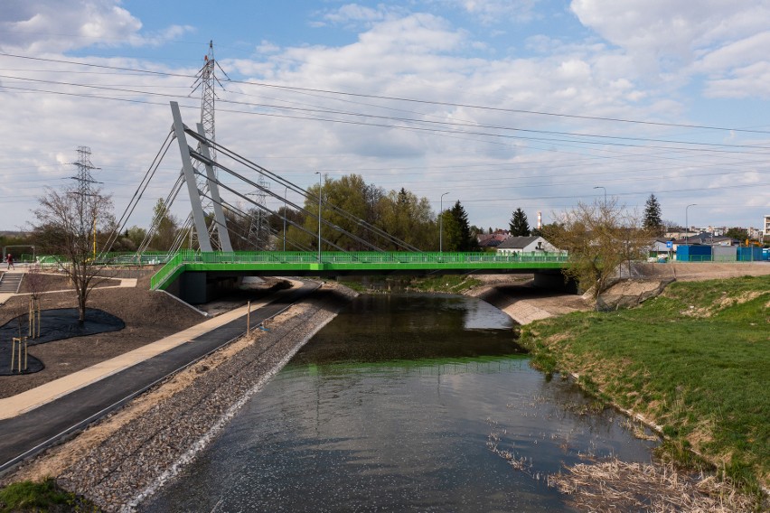 Most na rzece i alejka w parku mają swoje nazwy