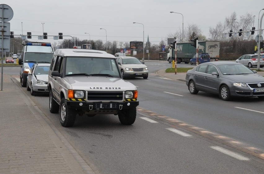 Wypadek na skrzyżowaniu Armii Krajowej i Borowskiej. Zderzyło się pięć aut (ZDJĘCIA)