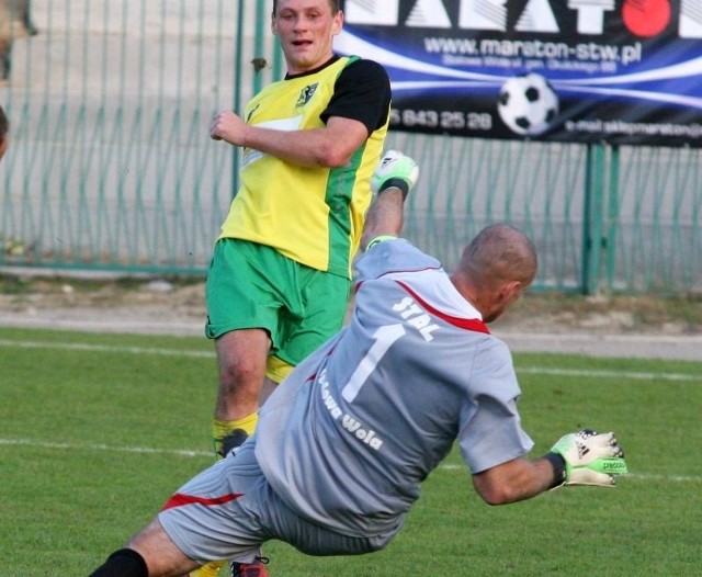 Tak Marcin Truszkowski pokonał bramkarza Stali, Tomasza Wietechę i zdobył gola dla Siarki.