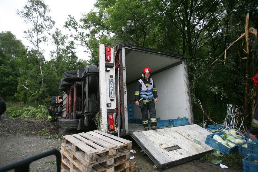 Na A4 w Katowicach przewrócił się tir