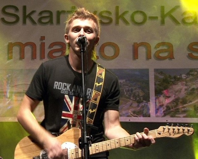Gwiazdą niedzielnego festynu w Mostkach będzie zespół Lorein. Na zdjęciu jego frontman Łukasz Lańczyk.