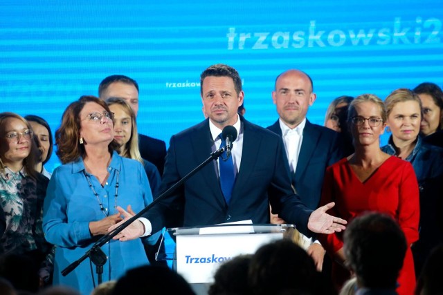 Rafał Trzaskowski, kandydat KO na prezydenta RP zmierzy się w drugiej turze z Andrzejem Dudą