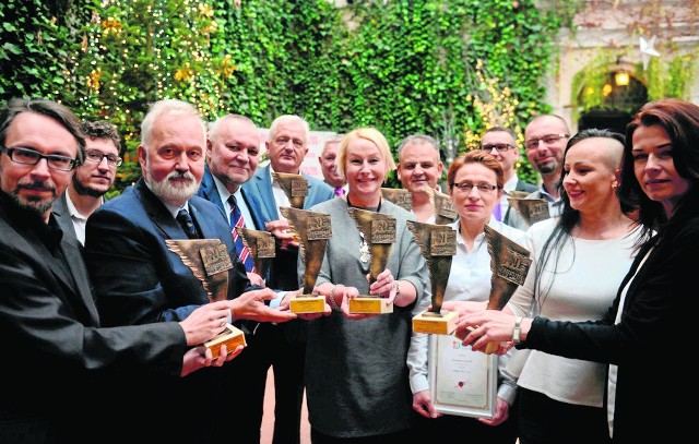 Laureaci zeszłorocznego plebiscytu podczas uroczystej gali w zamku w Łagowie.