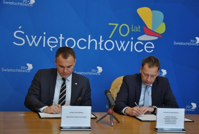Dawid Kostempski i Jarosław Wieszołek podpisali umowę o...