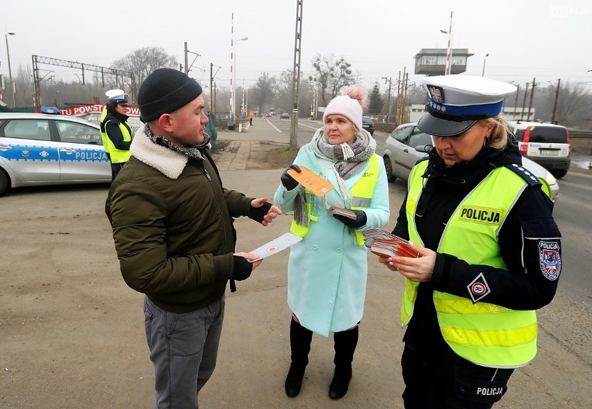 Niebezpiecznie na przejazdach kolejowych. Akcja szczecińskich służb [ZDJĘCIA, WIDEO]