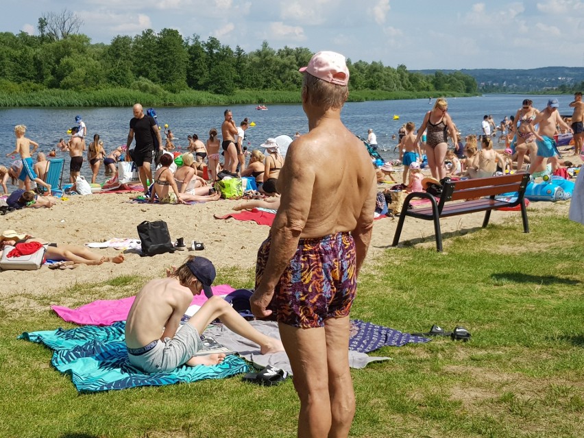 Upalna niedziela na Dziewokliczu. Tłumy na kąpielisku. Zobacz zdjęcia! 