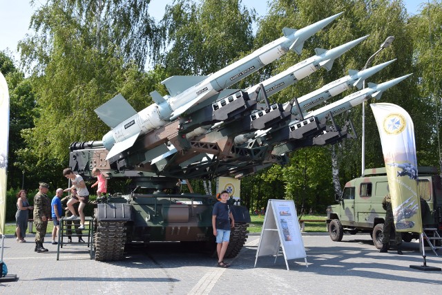 Piknik militarny na terenie Kopca Wyzwolenia