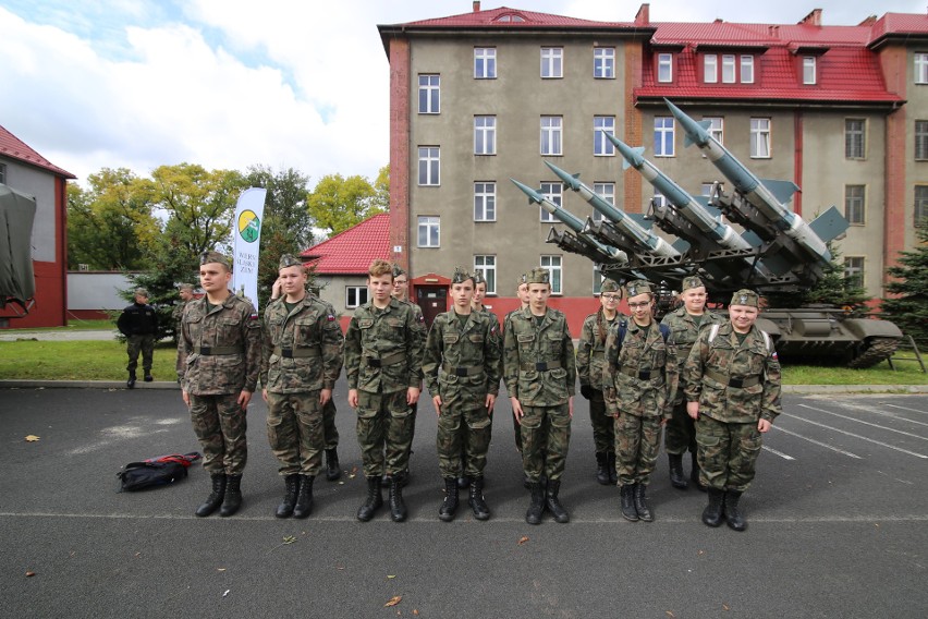 Bytomskie koszary wojskowe otwarte. 34. Śląski Dywizjon...