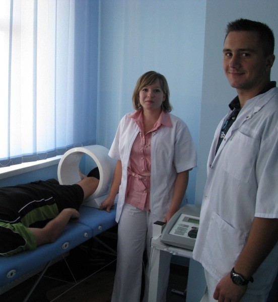 W skład personelu gabinetu fizykoterapii wchodzą: Danuta Miczka (na zdjęciu), Dorota Jaśkowiec, Justyna Dragun (jest obecnie na urlopie macierzyńskim) i Dariusz Michalewski.