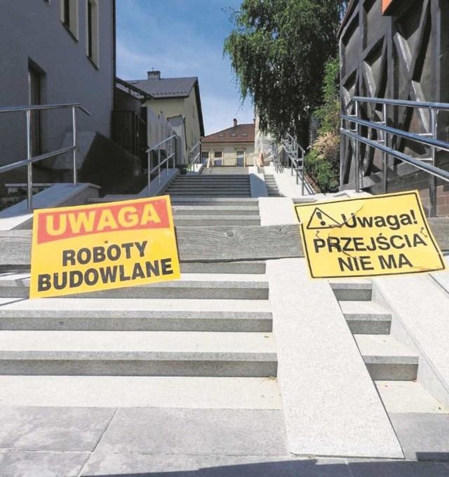 Urząd Miasta od kilku miesięcy w ekspresowym tempie naprawia ulice przed ŚDM. Na zdjęciu schody z ul. Wojtyłów na Krakowską
